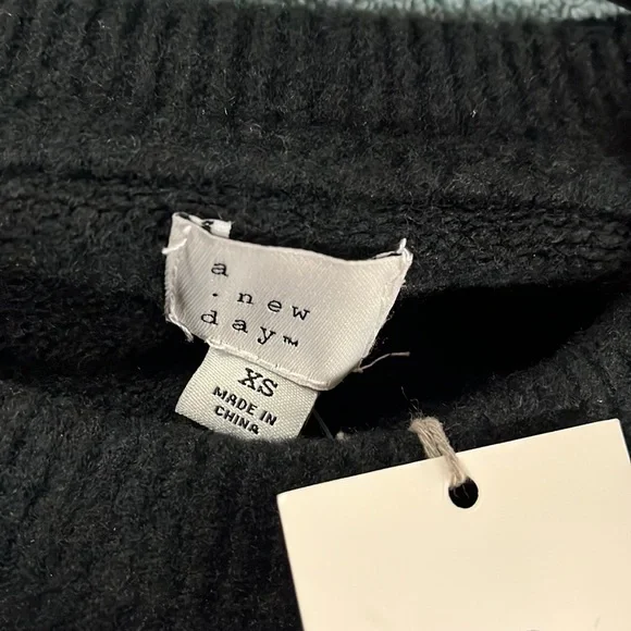 A new day sweatshirt/sweater - Picture 3 of 4